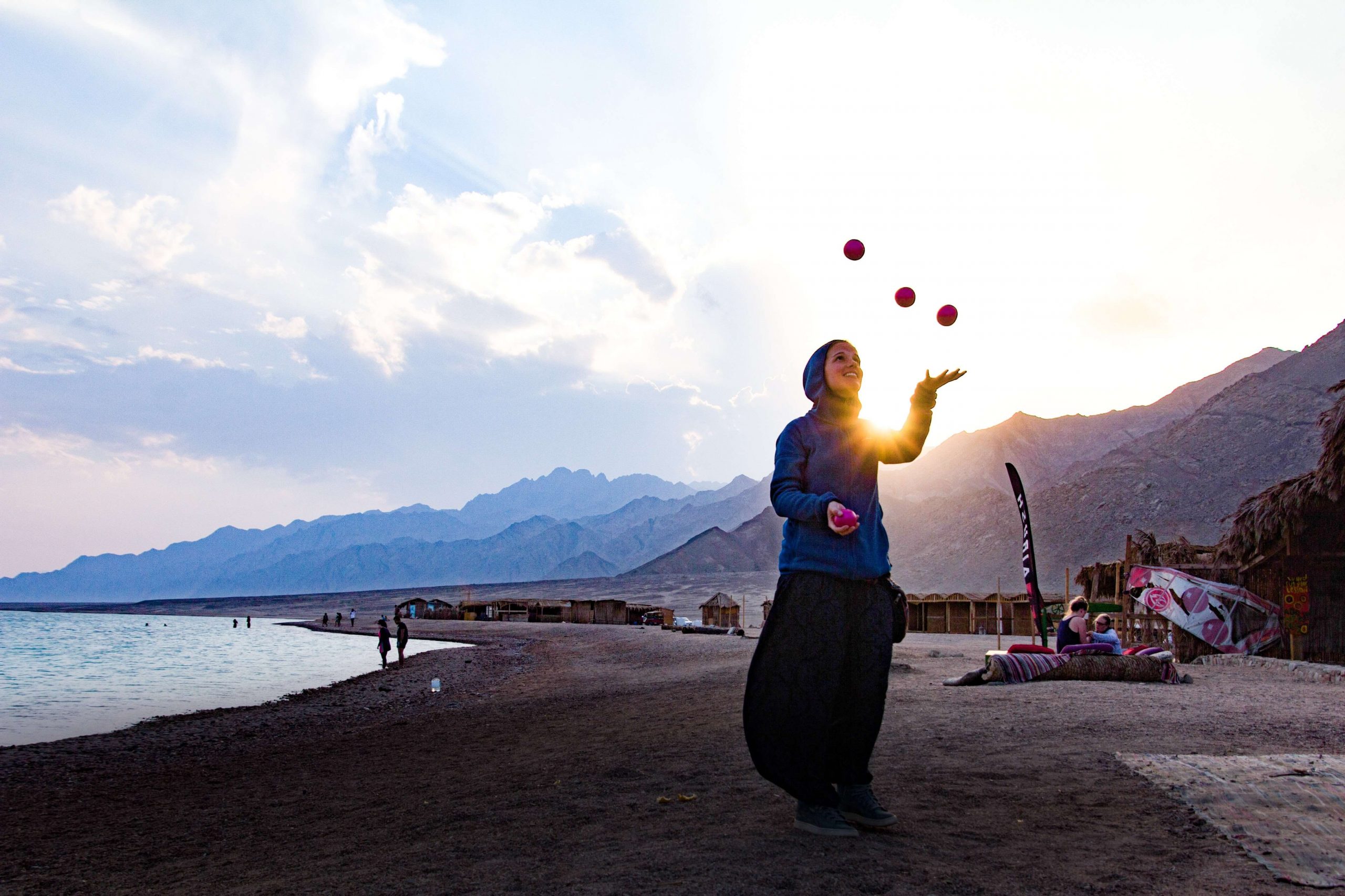 woman performing a juggling act